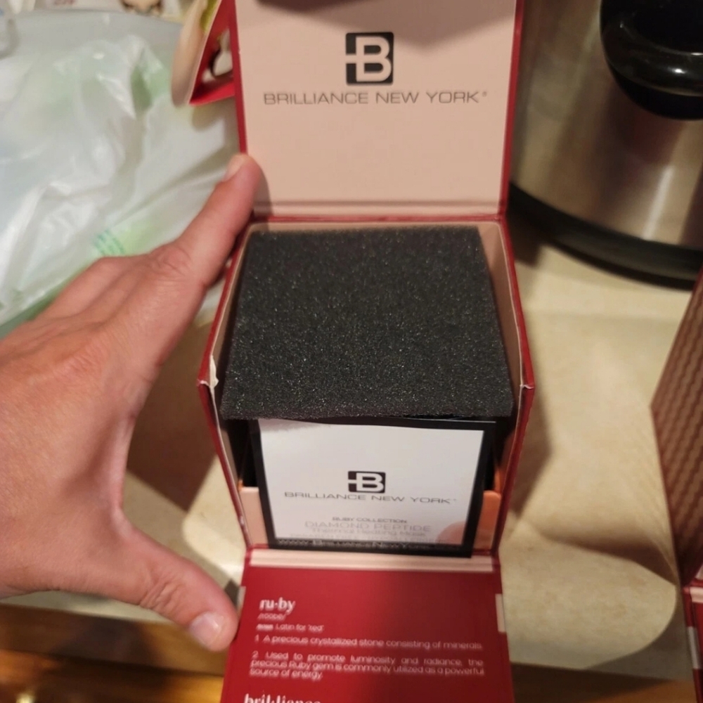 Brilliance New York Ruby Collection Thermal Heating Mask - Picture 2 of 3